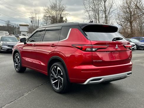 Used 2024 Mitsubishi Outlander SEL image 2