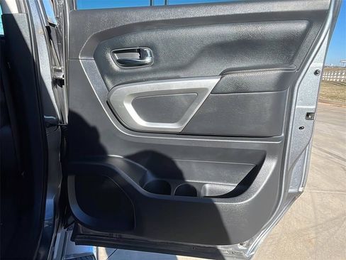 Used 2018 Nissan Titan PRO-4X image 12