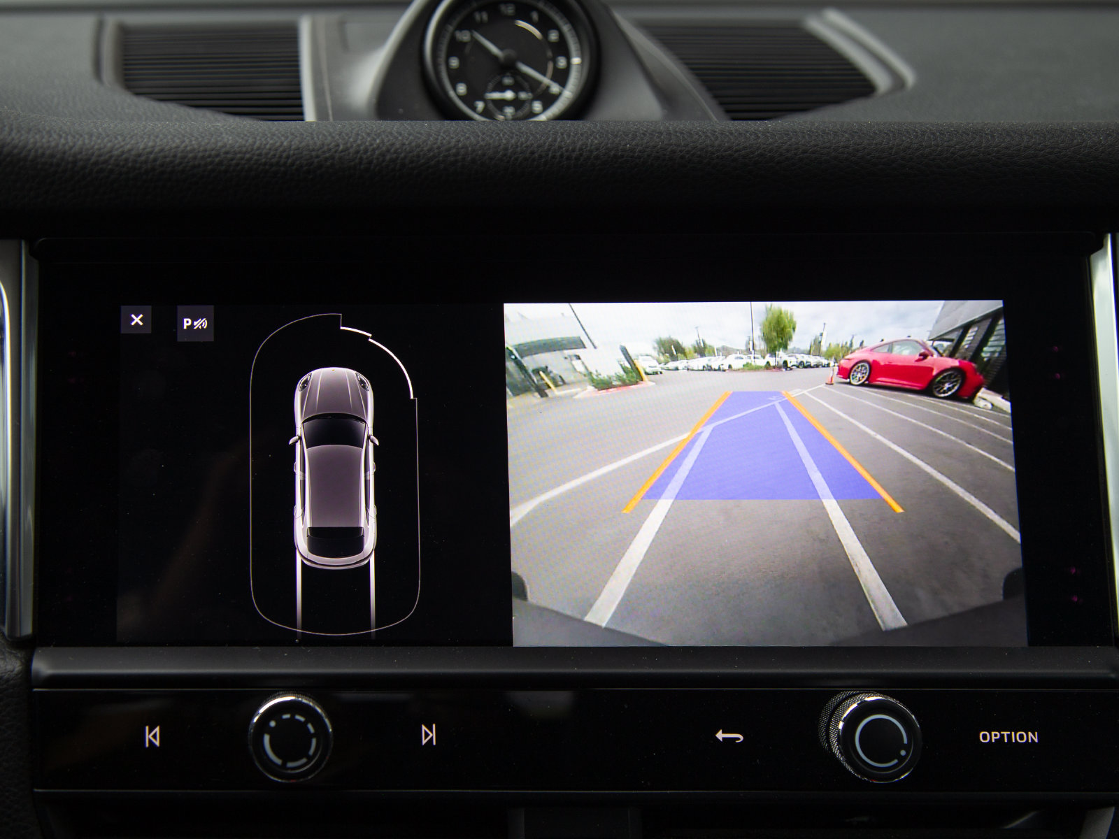 Certified 2023 Porsche Macan Turbo AWD/4WD image 12