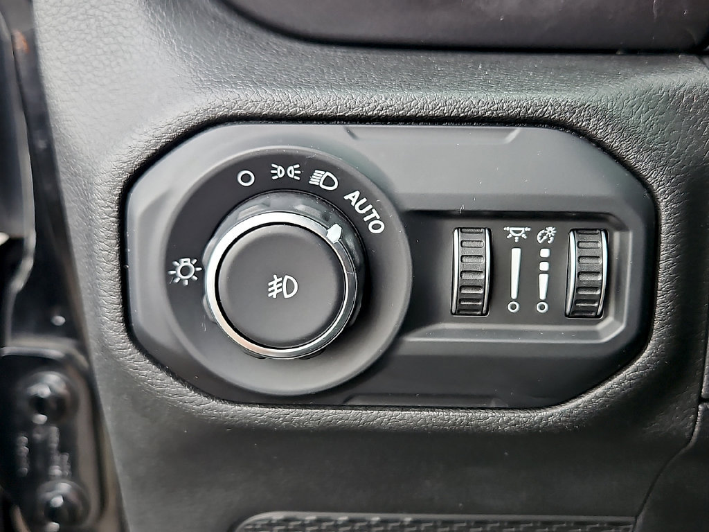 Used 2021 Jeep Wrangler Unlimited Sahara AWD/4WD image 24