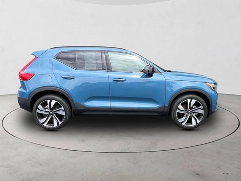 Certified 2023 Volvo XC40 B5 Plus w/ Driver Assist Package AWD/4WD image 6