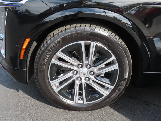 Used 2025 Cadillac Lyriq Luxury w/ LPO, Floor Liner Package AWD/4WD image 8