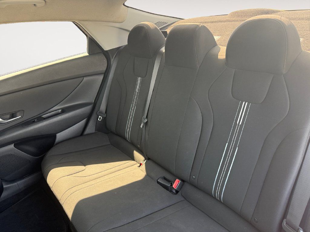 Used 2023 Hyundai Elantra SEL w/ Convenience Package FWD image 13