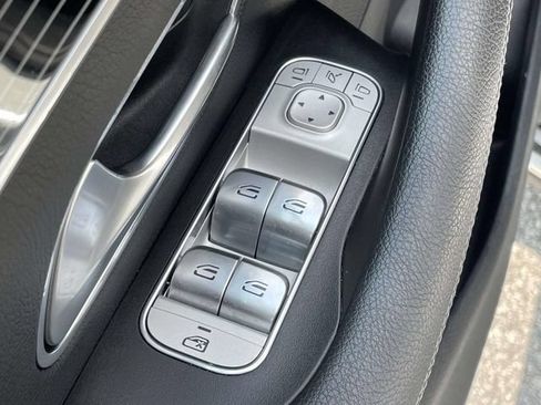 Used 2024 Mercedes-Benz GLS 580 4MATIC image 16