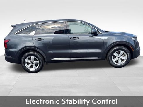 Used 2023 Kia Sorento LX FWD image 9