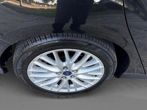 Used 2014 Ford Focus Titanium FWD image 23