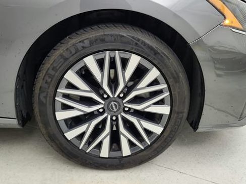 Used 2024 Nissan Altima 2.5 SV FWD image 25