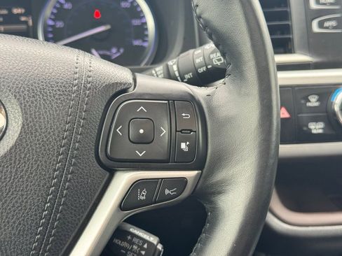 Used 2018 Toyota Highlander XLE image 33