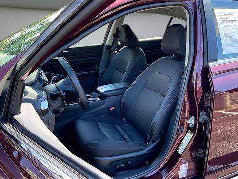Used 2024 Nissan Altima 2.5 SV FWD image 21