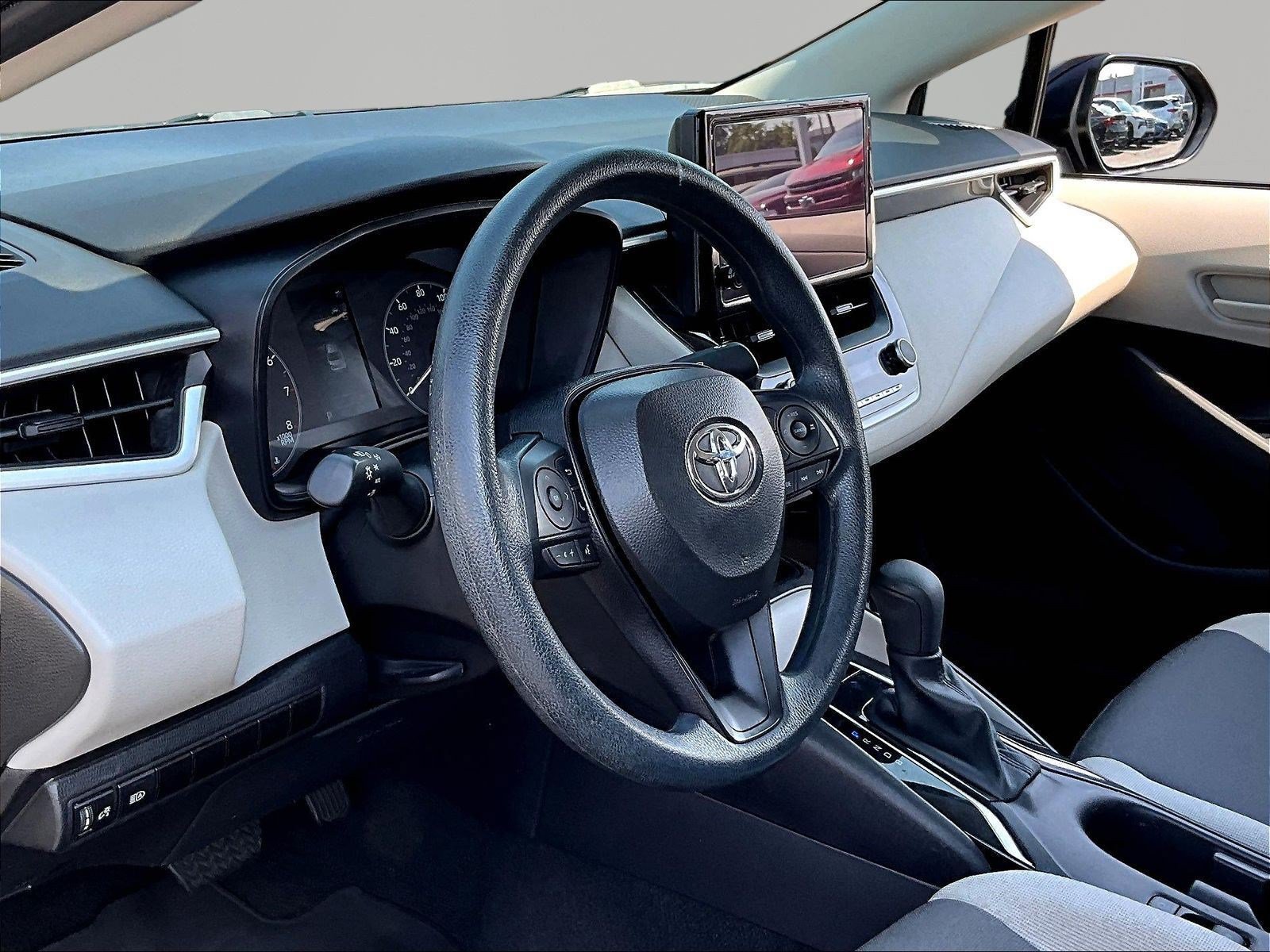 Used 2025 Toyota Corolla LE FWD image 17