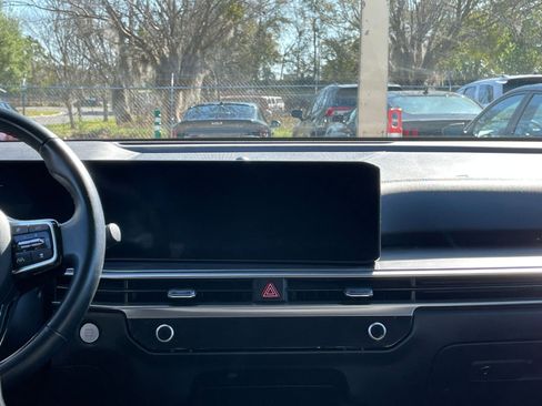 Used 2024 Kia Sorento S image 21