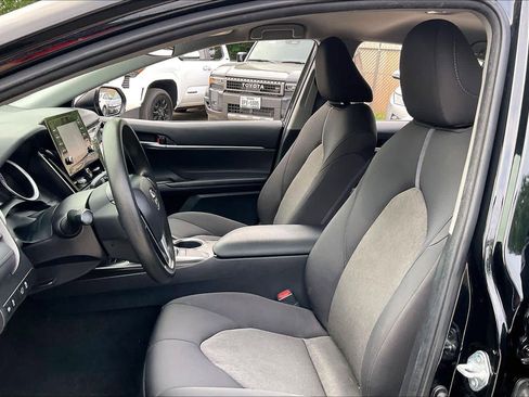 Used 2022 Toyota Camry LE FWD image 8