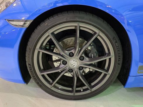 Used 2023 Porsche 718 Cayman w/ Premium Package RWD image 18
