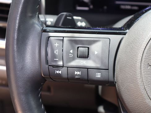 Used 2024 Nissan Rogue SL w/ SL Premium Package FWD image 13