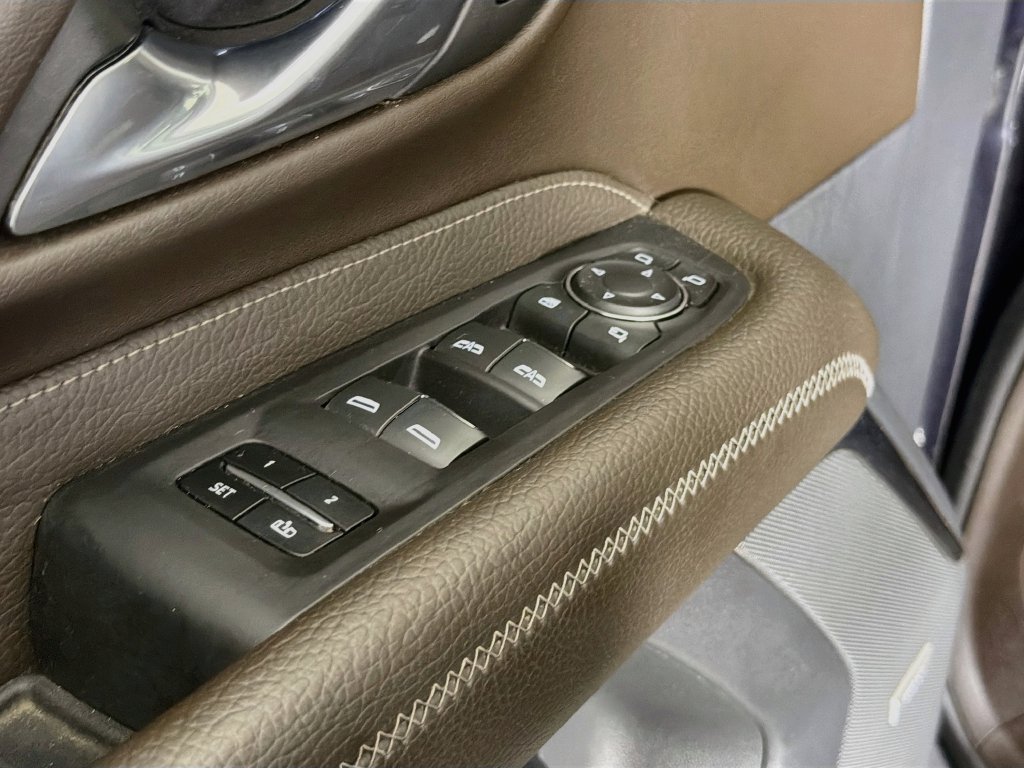 Used 2023 GMC Yukon XL Denali w/ Denali Reserve Package RWD image 23