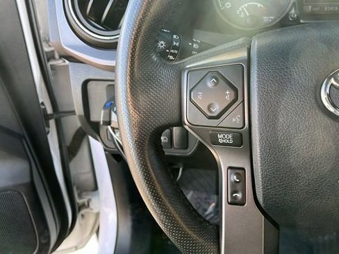 Used 2019 Toyota Tacoma TRD Off-Road image 9