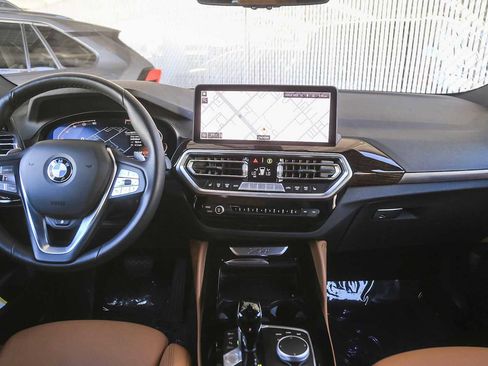 Used 2025 BMW X4 xDrive30i image 9