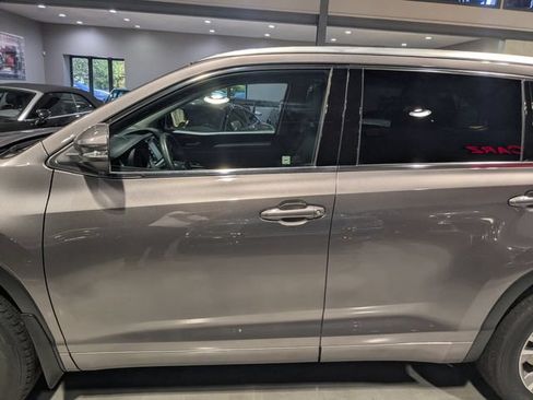 Used 2014 Toyota Highlander XLE AWD/4WD image 5