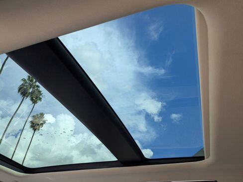 Used 2023 Land Rover Range Rover Long Wheelbase SE image 20