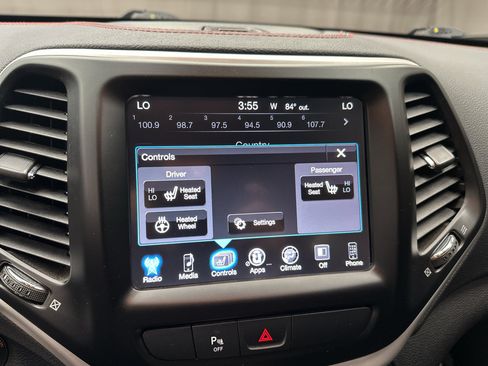Used 2018 Jeep Cherokee Trailhawk w/ Cold Weather Group AWD/4WD image 11