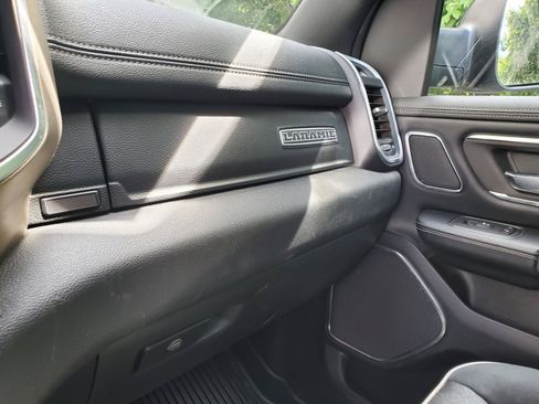 Used 2019 RAM 1500 Laramie AWD/4WD image 40