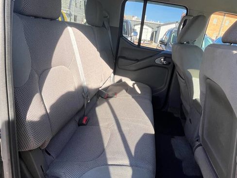 Used 2011 Nissan Frontier SV image 23