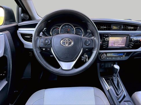 Used 2016 Toyota Corolla LE FWD image 6