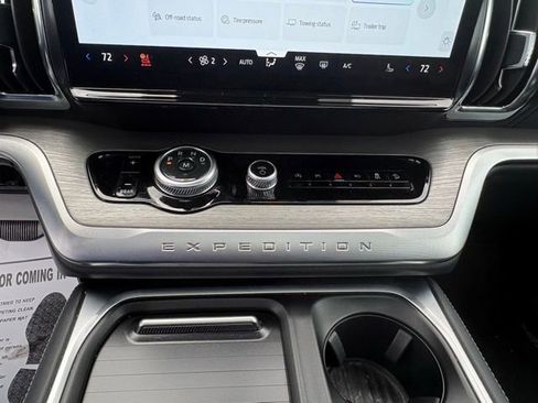 Used 2025 Ford Expedition Platinum image 34