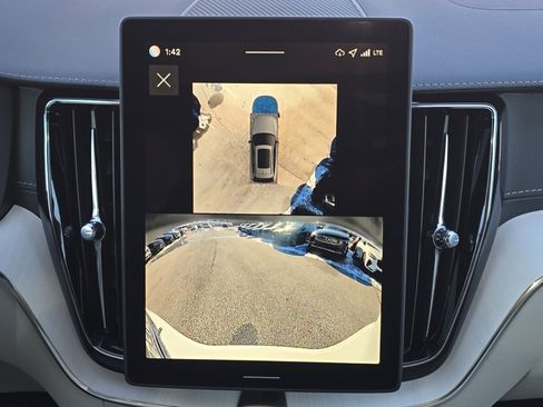 New 2026 Volvo XC60 B5 Ultra w/ Climate Package image 17