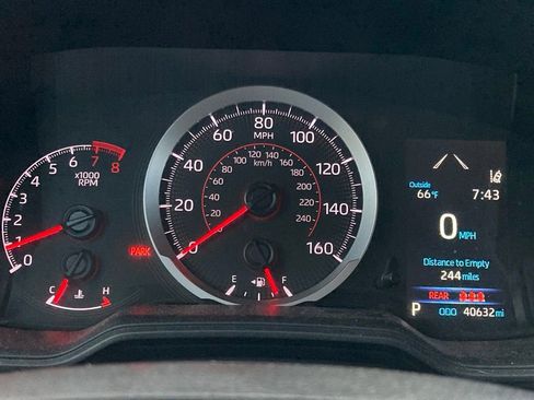 Used 2022 Toyota Corolla Cross L image 11