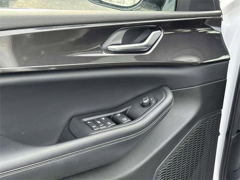 Certified 2023 Jeep Grand Cherokee Altitude image 13