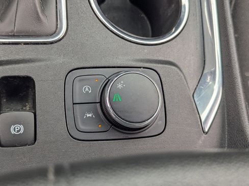 Used 2023 Chevrolet Traverse LT image 29