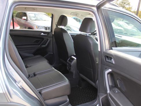Used 2020 Volkswagen Tiguan SE image 27