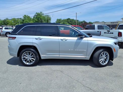 Used 2025 Jeep Grand Cherokee Summit AWD/4WD image 3