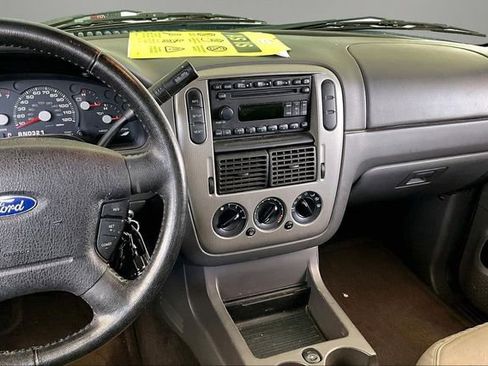 Used 2005 Ford Explorer XLT RWD image 9