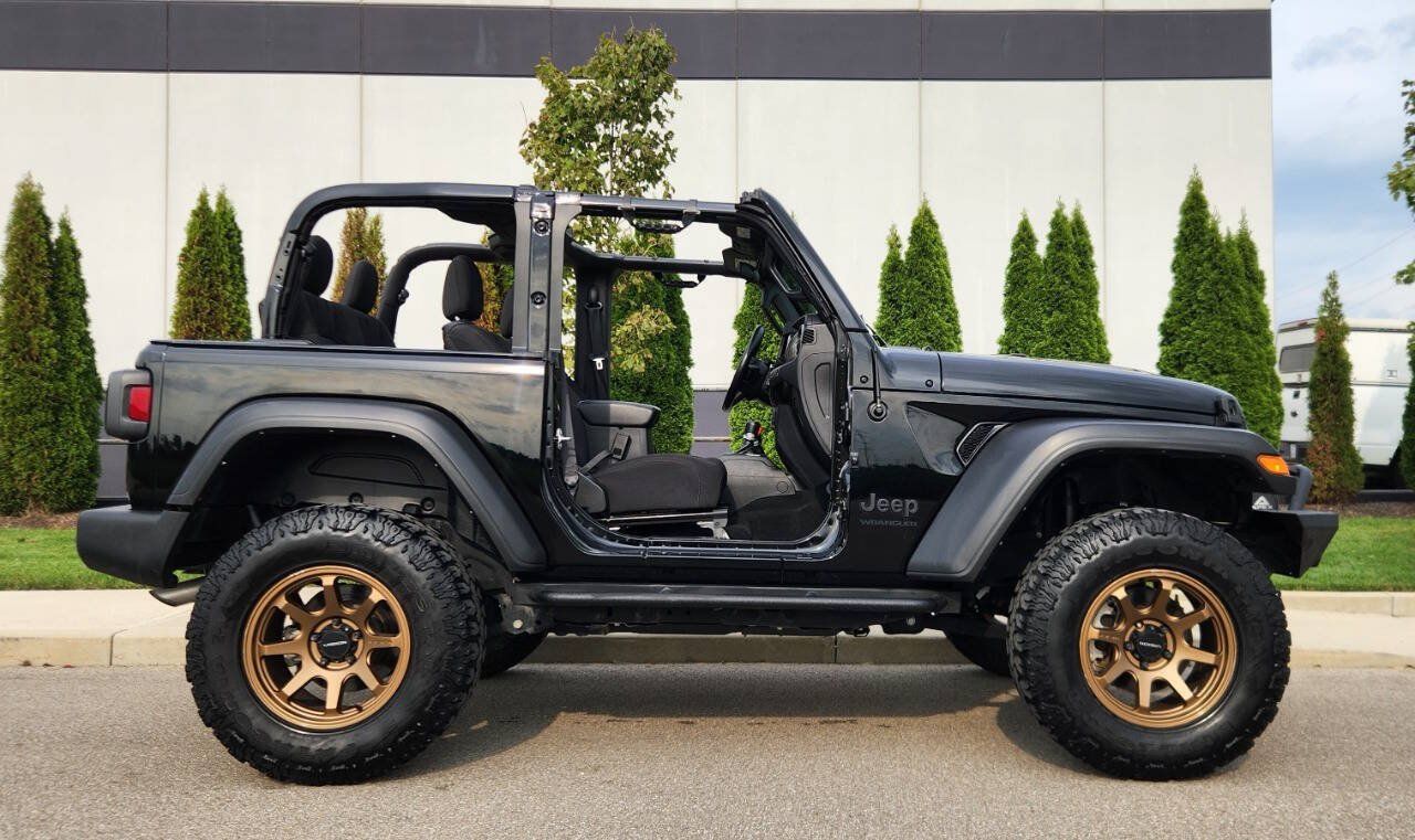 Used 2022 Jeep Wrangler Sport AWD/4WD image 4