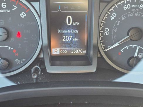 Used 2022 Toyota Tacoma TRD Off-Road w/ Technology Package AWD/4WD image 25