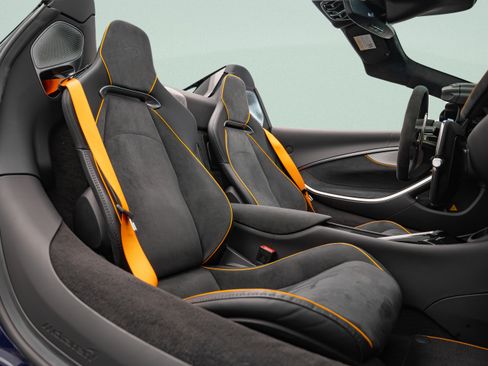 Used 2025 McLaren Artura Spider RWD image 12