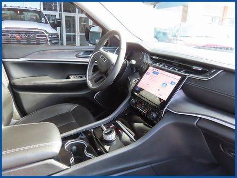 Certified 2023 Jeep Grand Cherokee L Limited w/ Luxury Tech Group II image 8