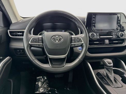 Used 2022 Toyota Highlander Bronze Edition FWD image 31