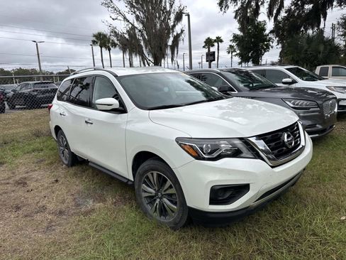 Used 2020 Nissan Pathfinder S image 2