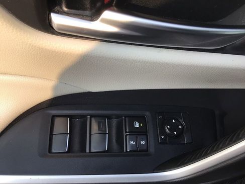 Used 2021 Toyota RAV4 XLE Premium image 6