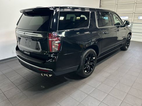 Used 2024 Chevrolet Suburban High Country AWD/4WD image 3