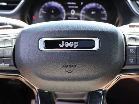 Used 2022 Jeep Grand Cherokee Trailhawk AWD/4WD image 27