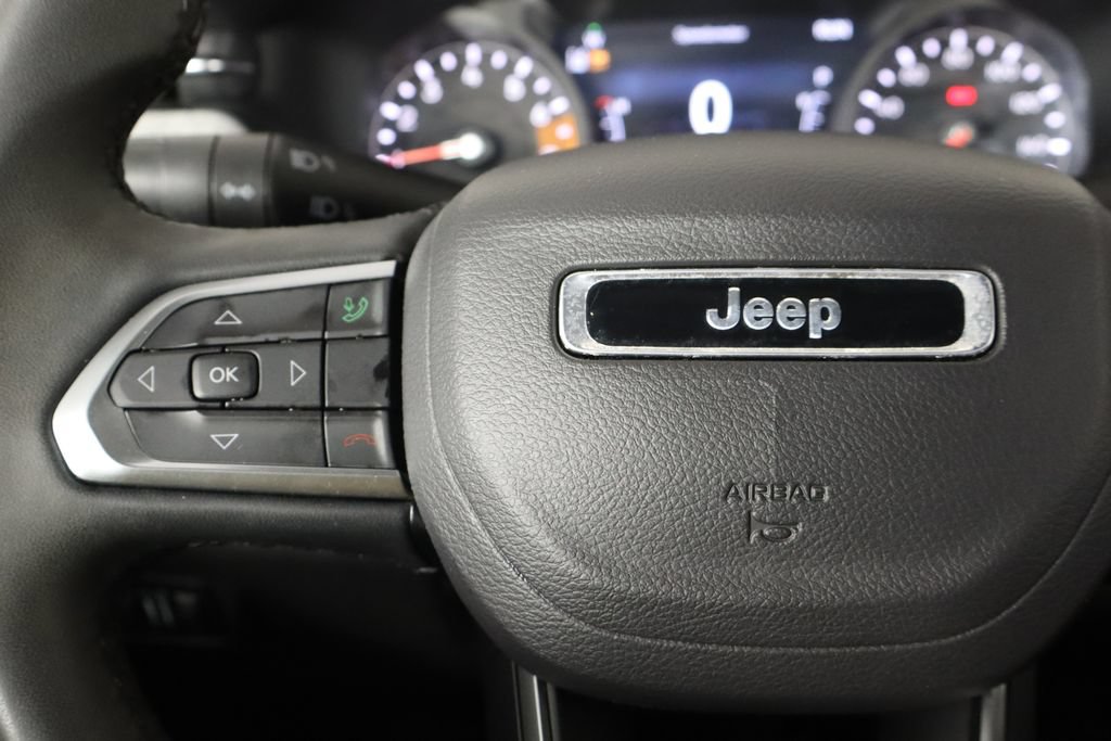 Used 2024 Jeep Compass Latitude AWD/4WD image 8