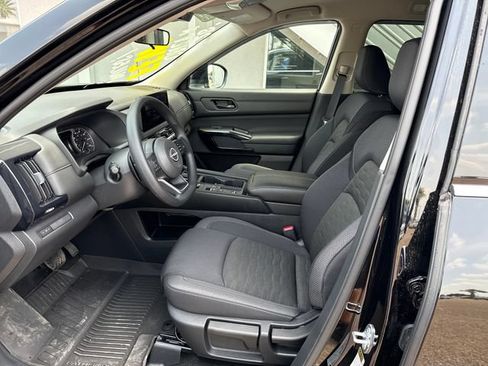 Certified 2026 Nissan Pathfinder S FWD image 10