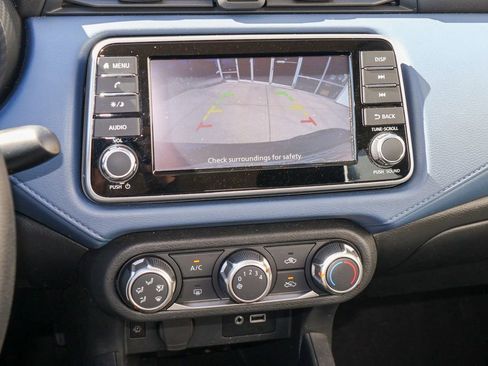 Used 2025 Nissan Versa SV FWD image 17