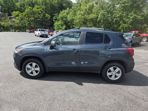 Used 2022 Chevrolet Trax LT w/ LT Convenience Package AWD/4WD image 4