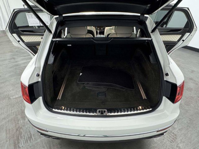 Used 2020 Bentley Bentayga AWD/4WD image 18