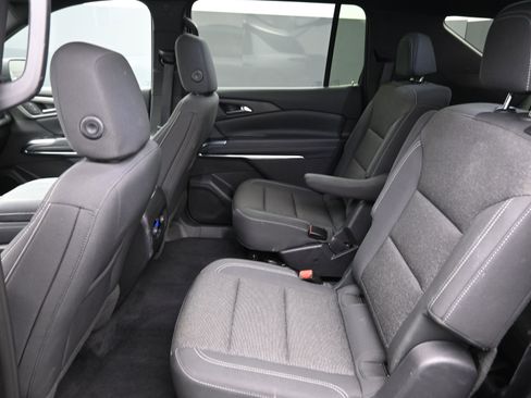 Used 2025 Chevrolet Traverse LT image 17